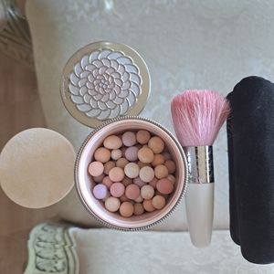Guerlain Les Meteorites highlighting pearls